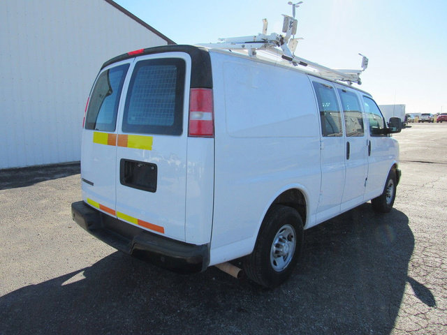 Used 2017 Chevrolet Express 2500 RWD image 2
