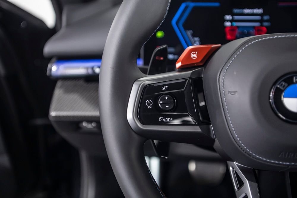 Used 2026 BMW M5 w/ Executive Package image 42