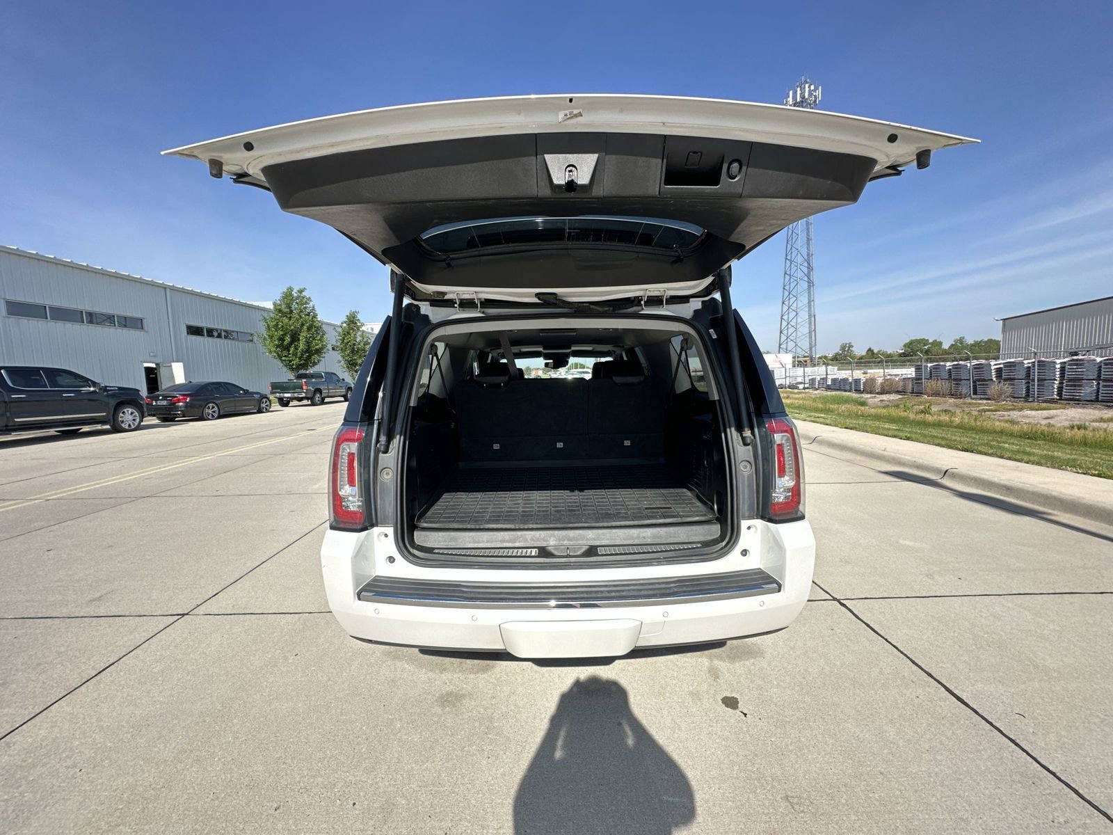 Used 2017 GMC Yukon XL Denali w/ Open Road Package AWD/4WD image 27