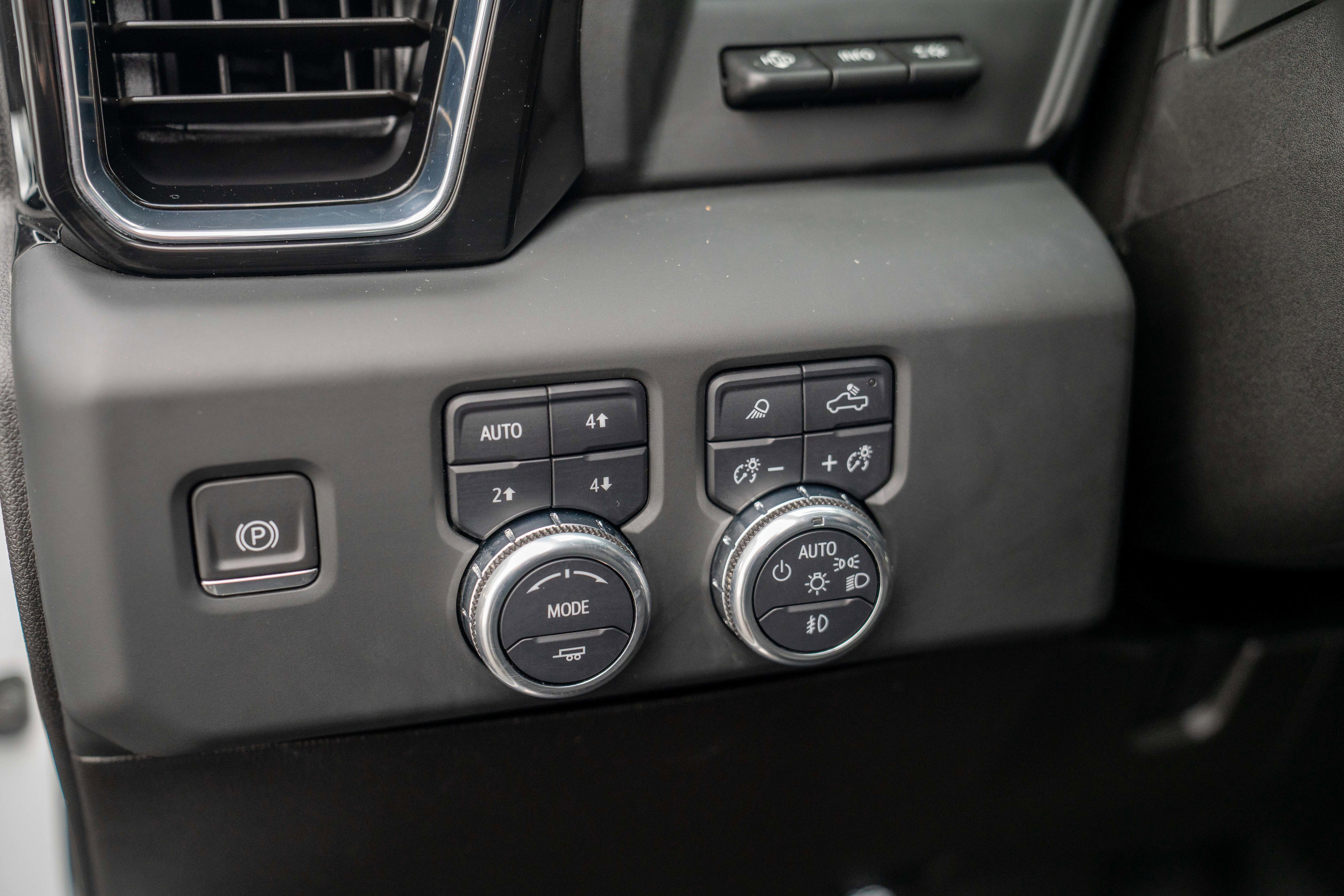 Used 2024 GMC Sierra 3500 Denali w/ Denali Reserve Package image 17