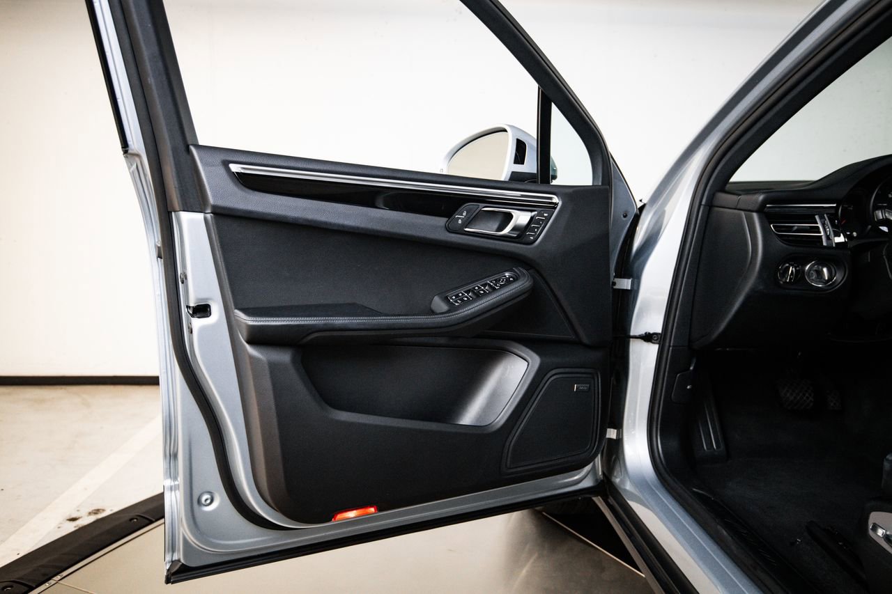 Used 2019 Porsche Macan AWD/4WD image 23