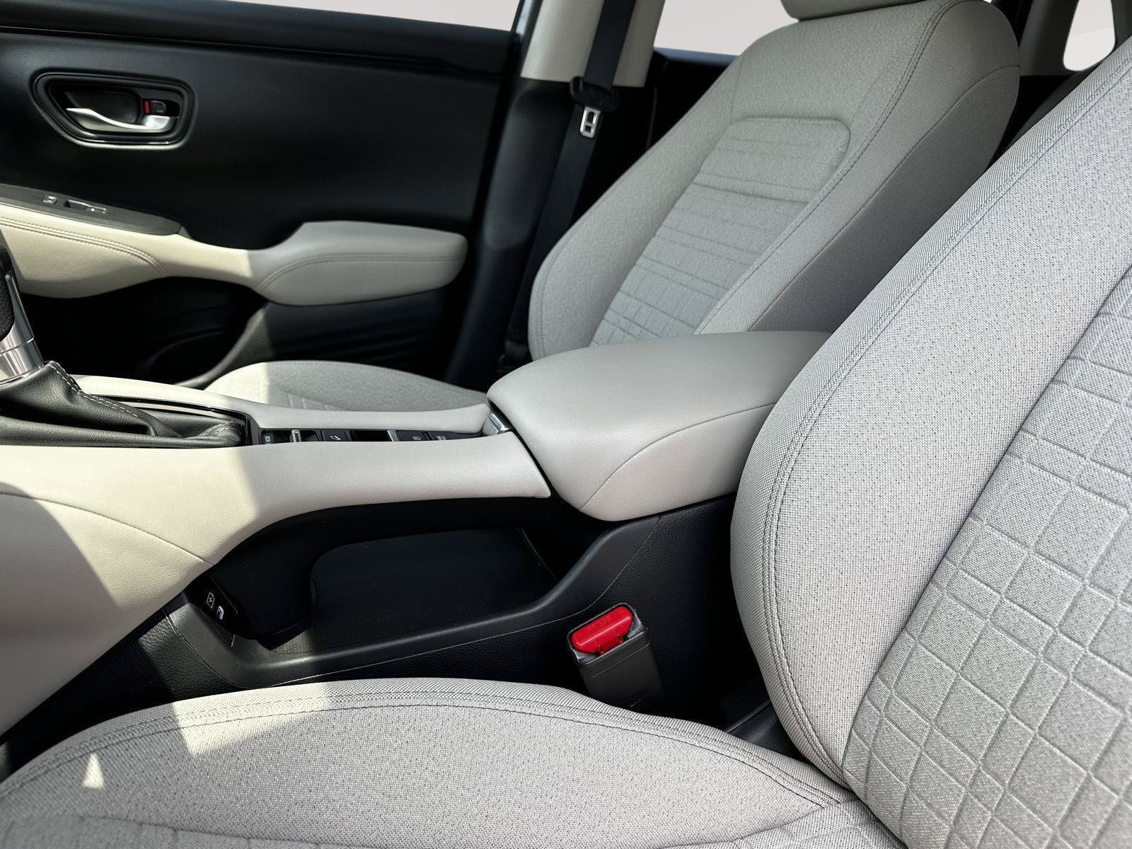 Certified 2024 Honda HR-V LX image 18
