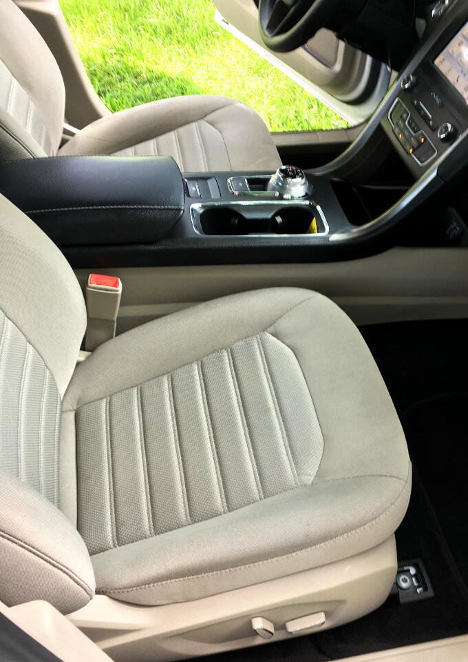 Used 2019 Ford Fusion SE image 16