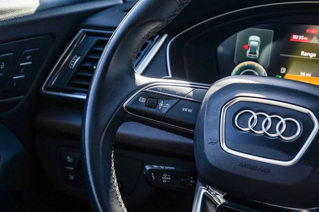 Used 2023 Audi Q5 e Premium w/ Convenience Package AWD/4WD image 16
