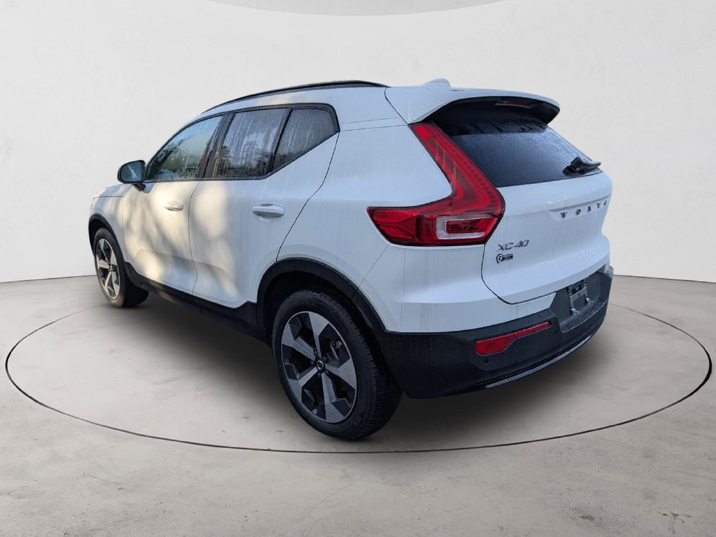 Certified 2026 Volvo XC40 B5 Plus AWD/4WD image 7