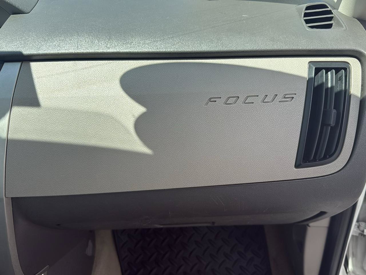 Used 2011 Ford Focus SE w/ 201A Rapid Spec Order Code FWD image 13