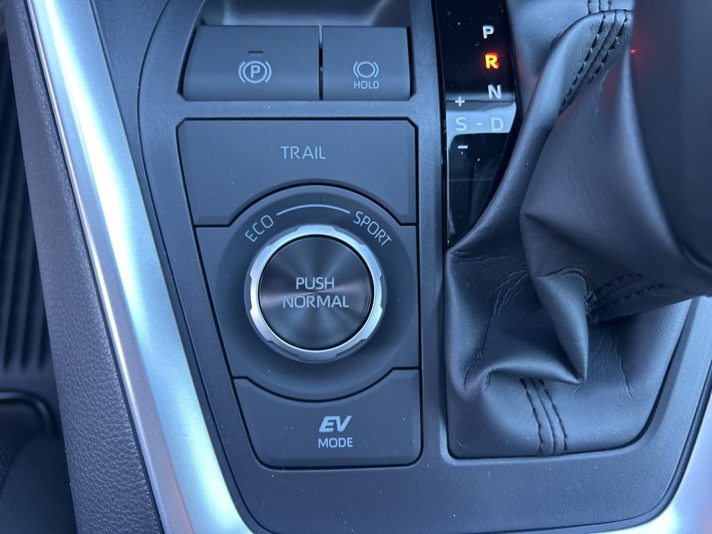 New 2025 Toyota RAV4 LE image 8