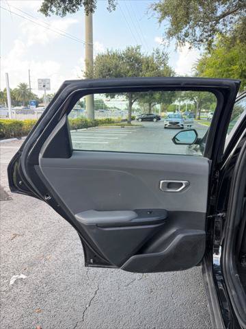 Used 2025 Kia K4 FWD image 23