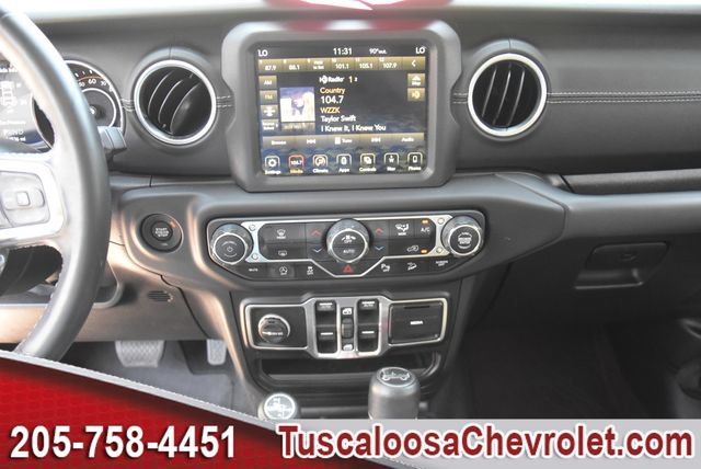 Used 2018 Jeep Wrangler Unlimited Sahara AWD/4WD image 33