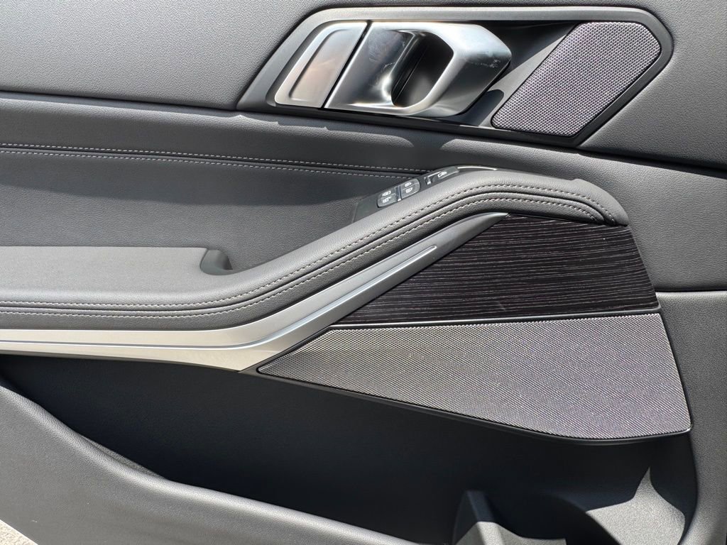 Used 2026 BMW X7 xDrive40i w/ M Sport Package image 20