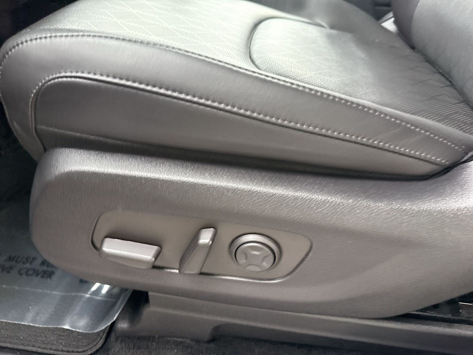 Used 2025 Kia Carnival FWD image 14
