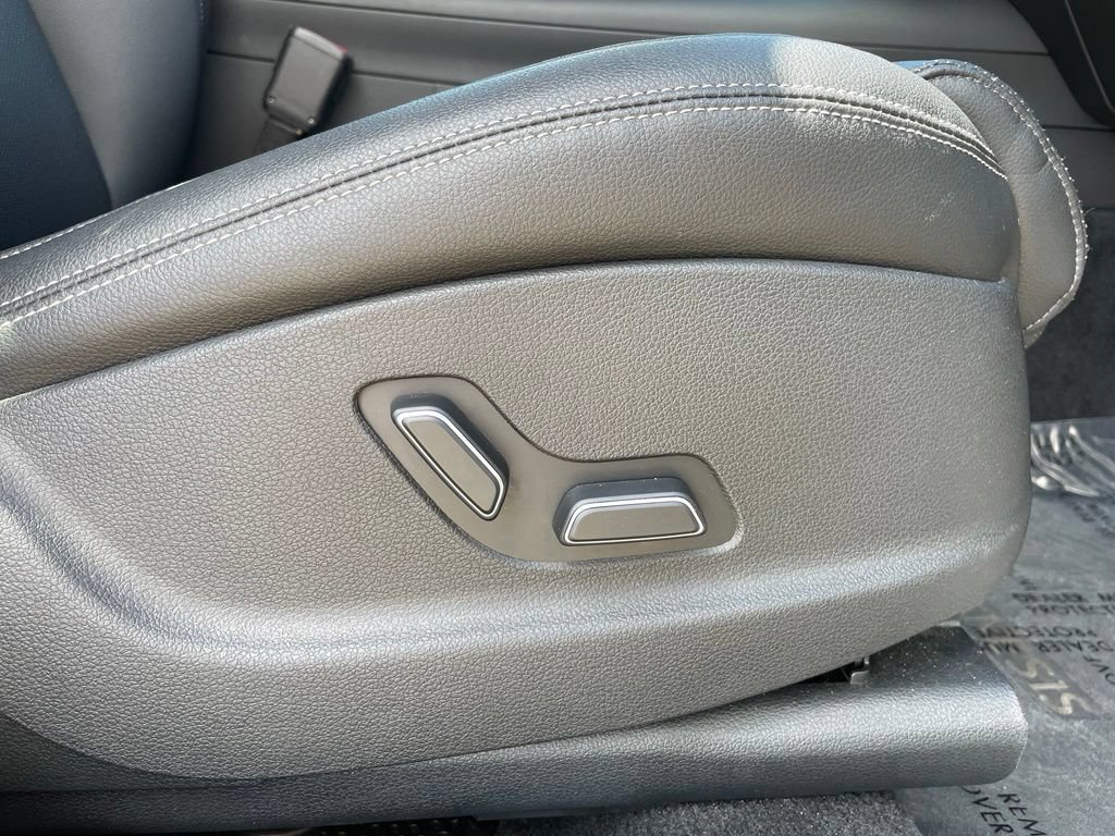 Used 2025 Genesis GV70 2.5T AWD/4WD image 49