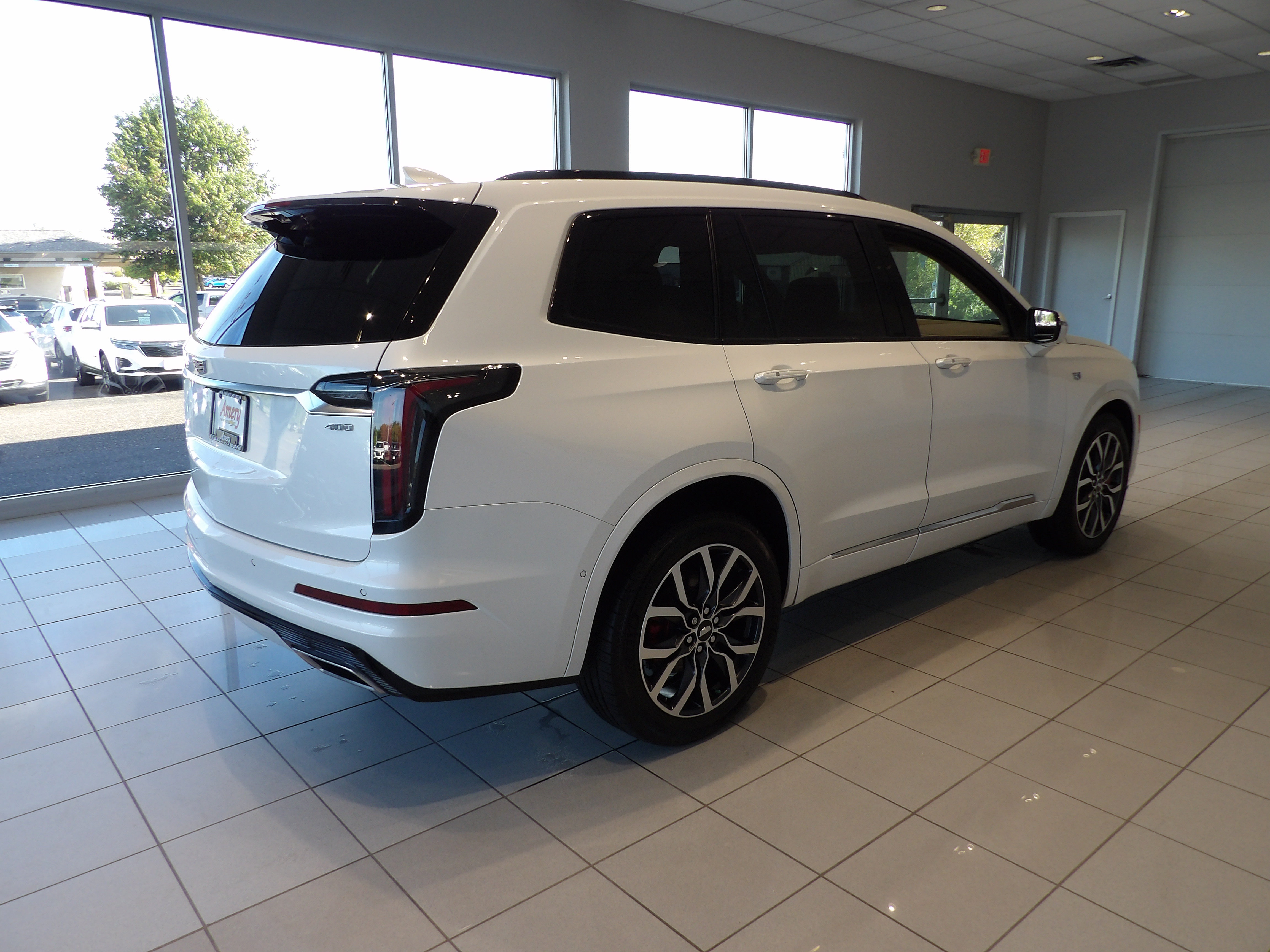 Used 2025 Cadillac XT6 Sport w/ Platinum Package AWD/4WD image 4