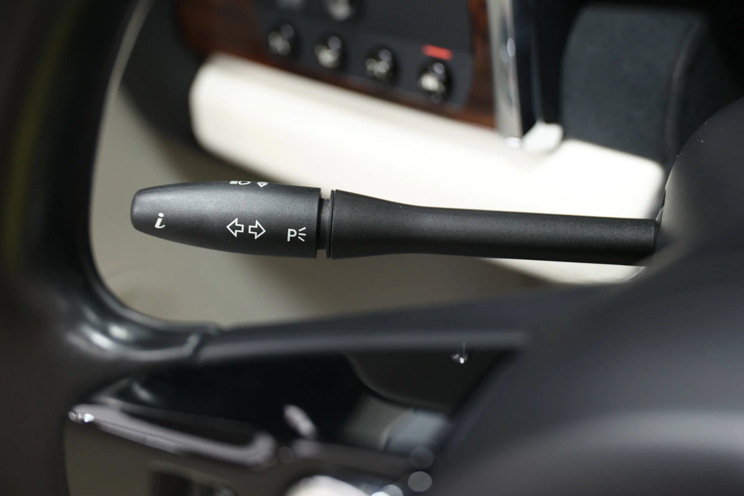 Used 2017 Rolls-Royce Ghost RWD image 34