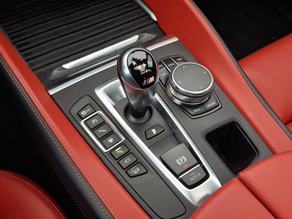Used 2018 BMW X5 M image 25