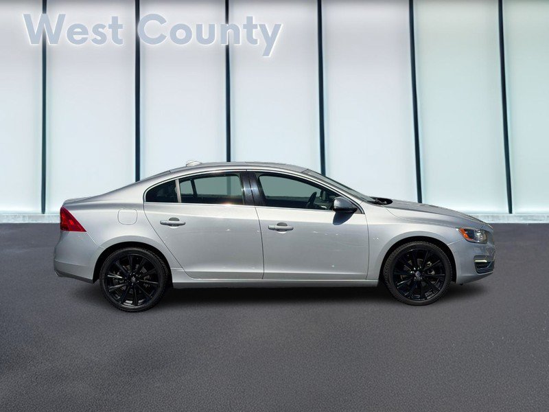 Used 2016 Volvo S60 T5 Inscription Platinum FWD image 2