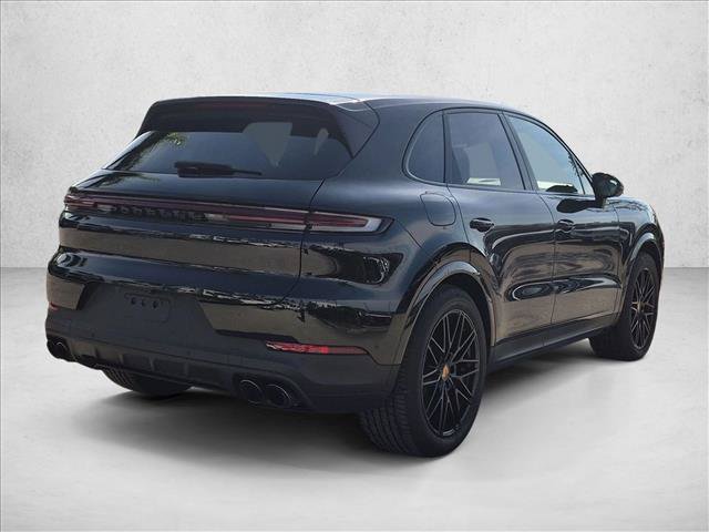 Used 2024 Porsche Cayenne AWD/4WD image 5