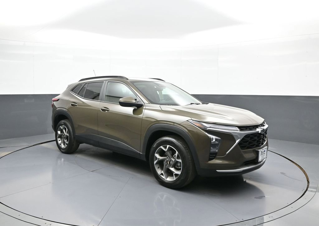 Used 2024 Chevrolet Trax LT w/ Driver Confidence Package image 4