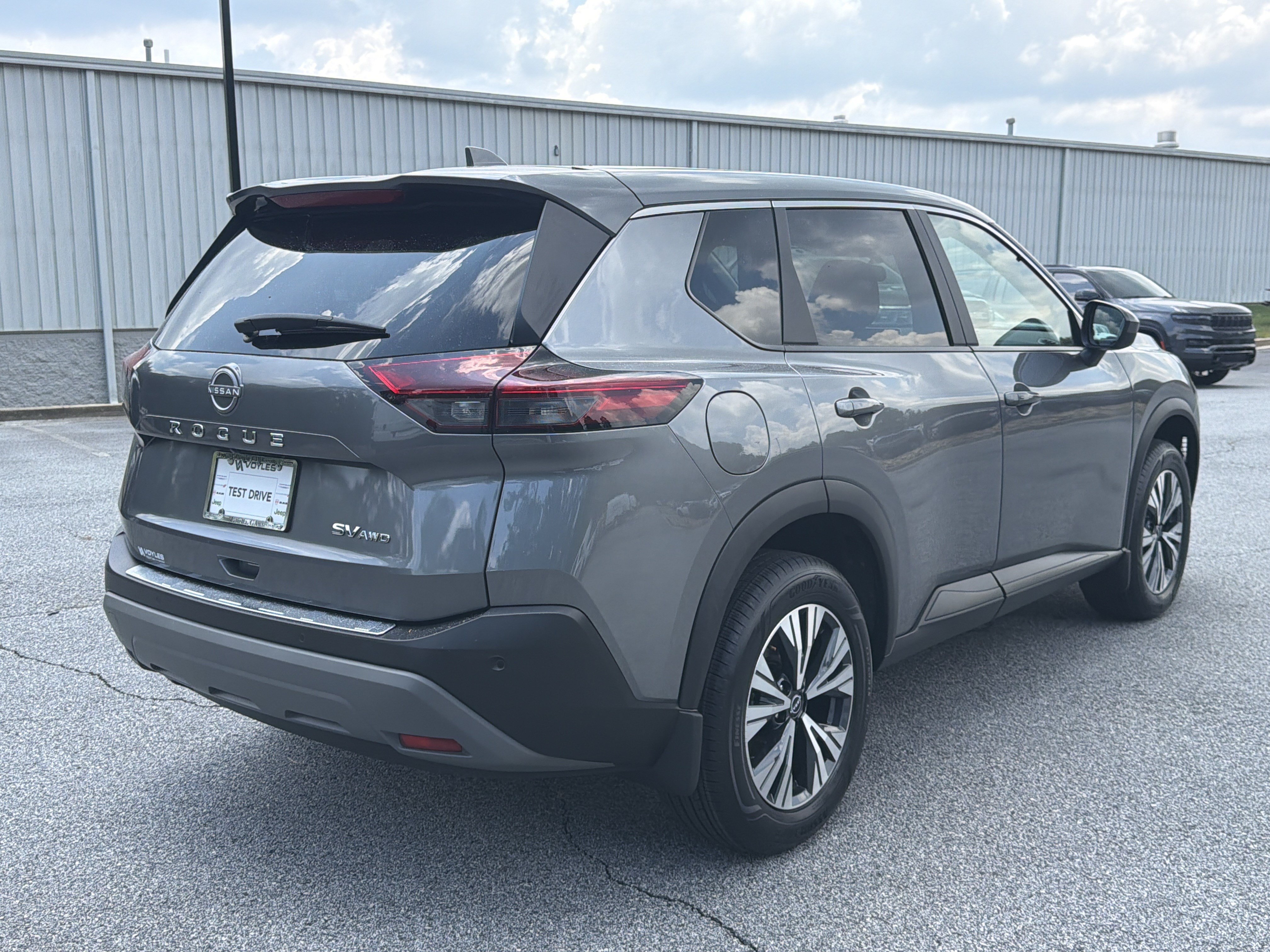 Used 2023 Nissan Rogue SV AWD/4WD image 8