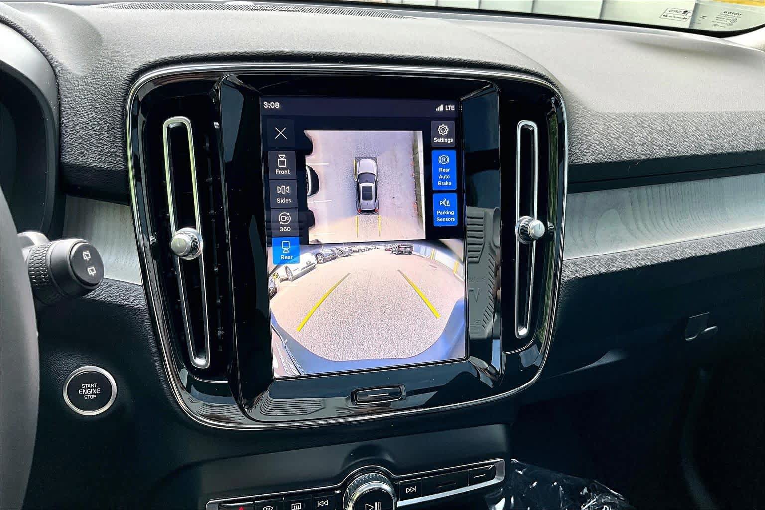 Used 2024 Volvo XC40 B5 Ultimate w/ Protection Package Premier AWD/4WD image 28