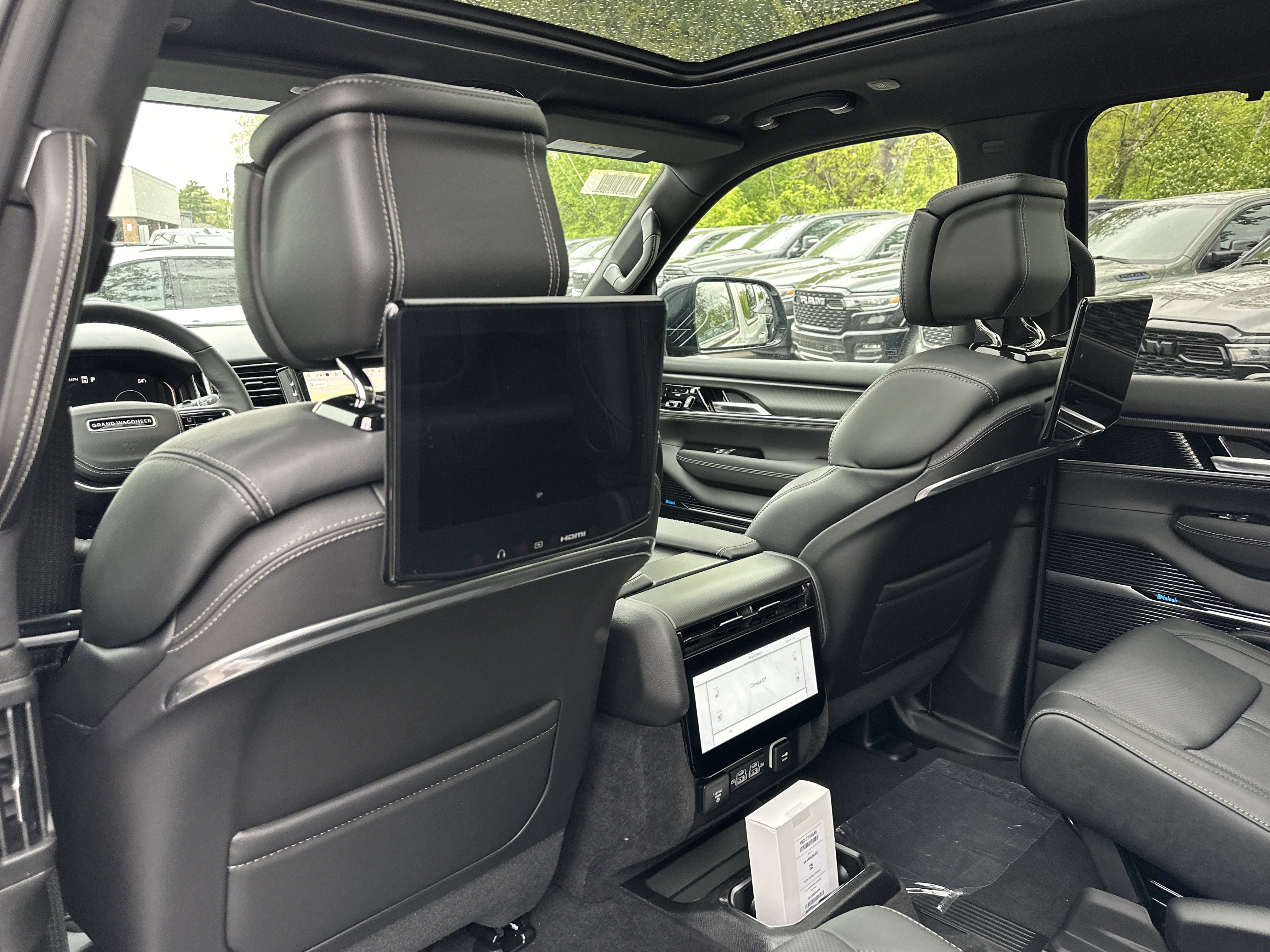 New 2026 Jeep Grand Wagoneer L Summit AWD/4WD image 32