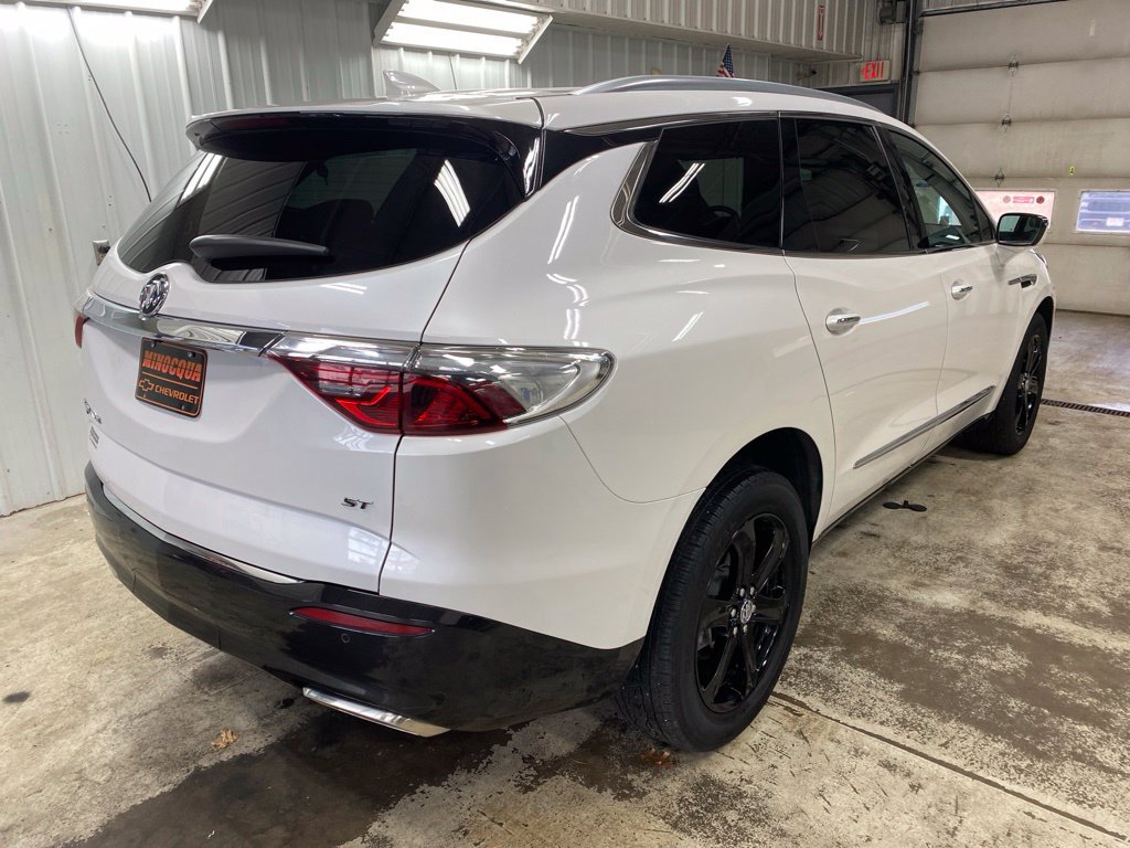 Used 2024 Buick Enclave Essence w/ Sport Touring Edition AWD/4WD image 8