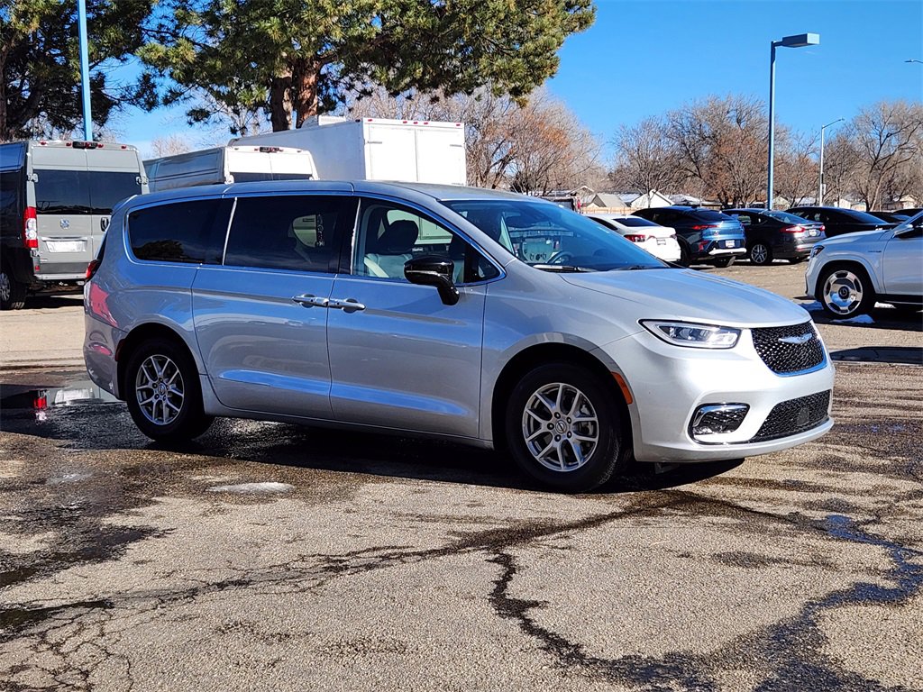 Used 2024 Chrysler Pacifica Touring-L