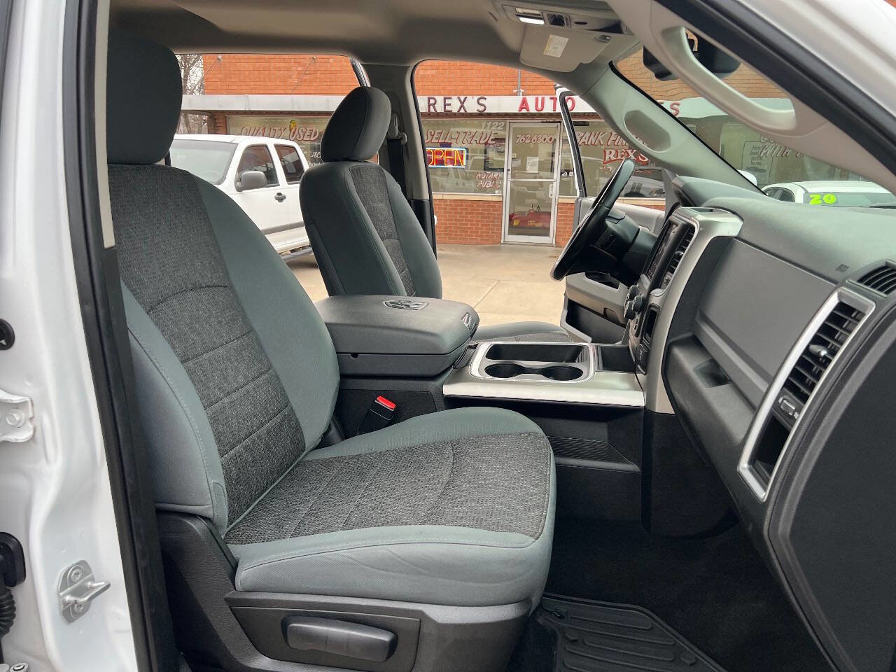 Used 2018 RAM 1500 SLT image 16