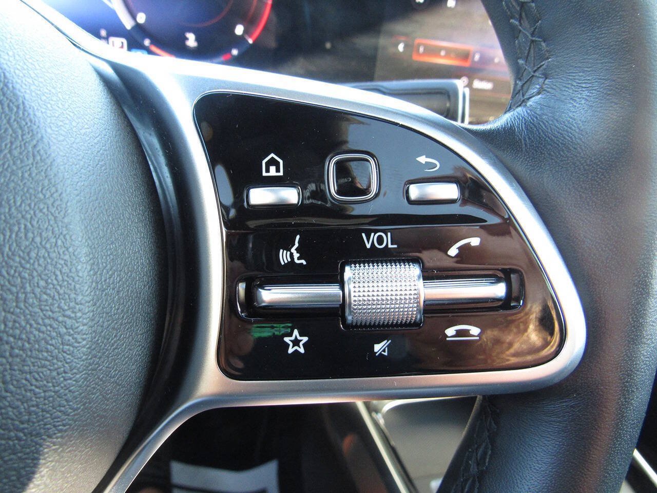 Used 2023 Mercedes-Benz GLB 250 4MATIC image 31