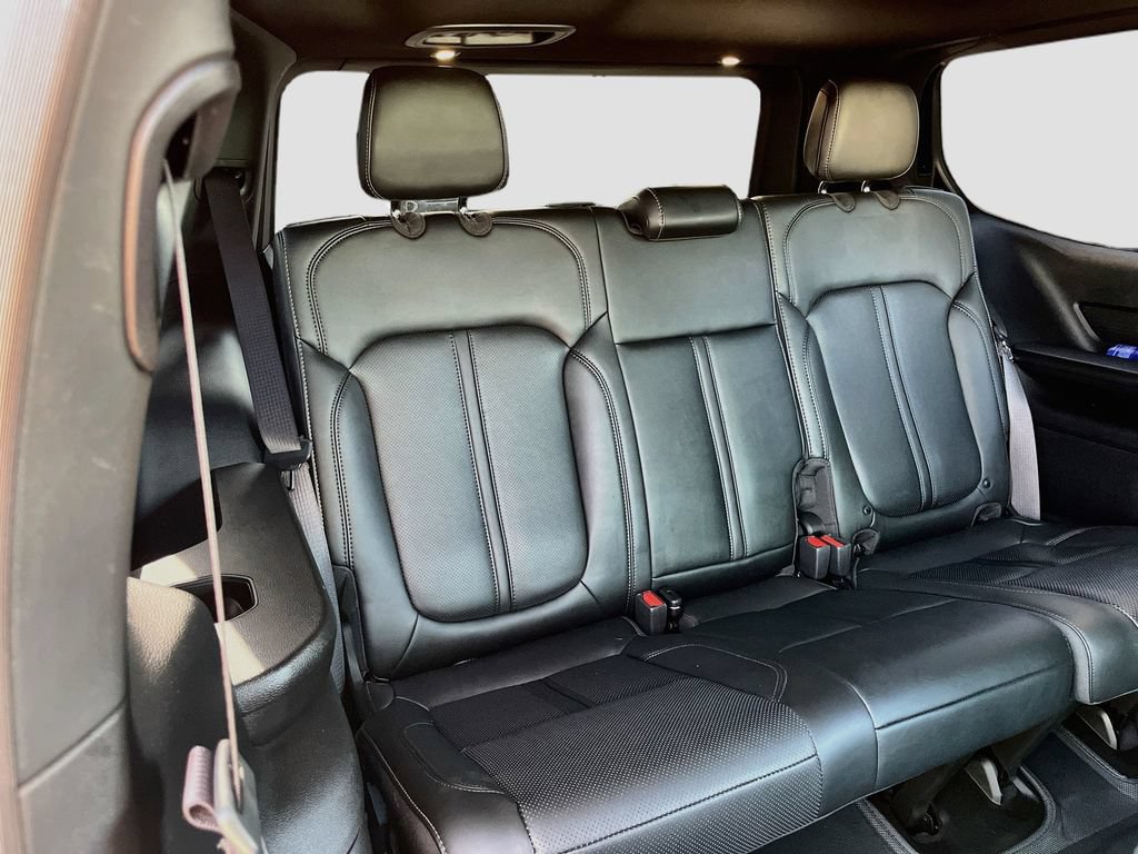 Used 2023 Jeep Wagoneer Series II AWD/4WD image 29