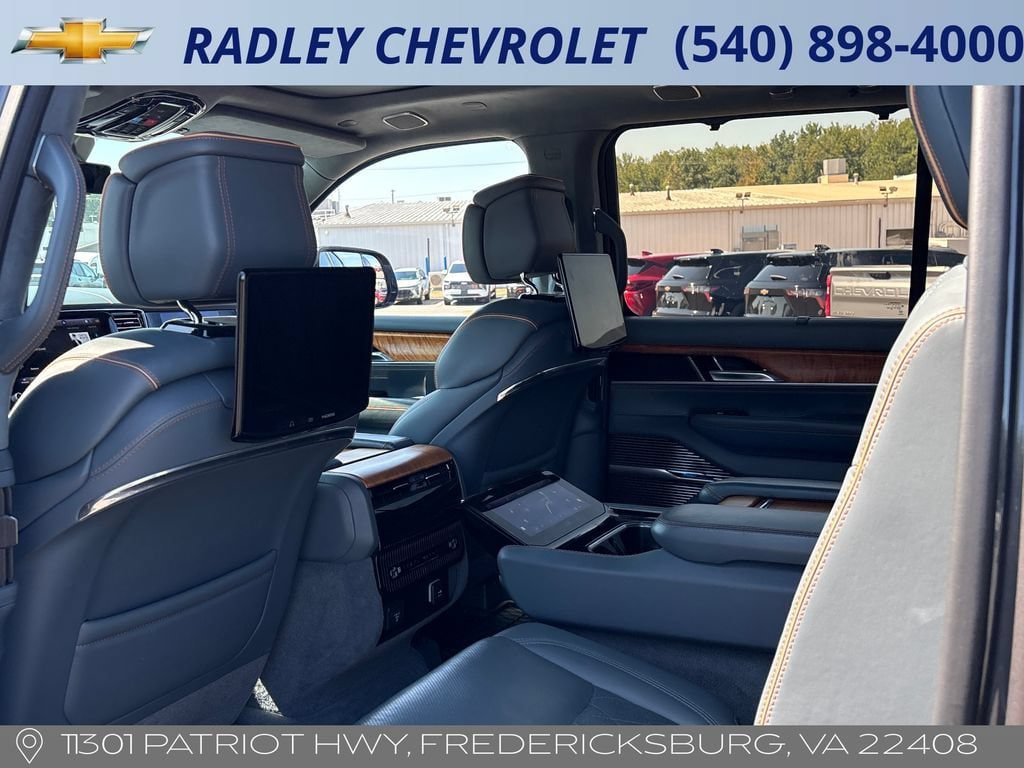 Used 2022 Jeep Grand Wagoneer Series III w/ Rear Seat Video Group 1 AWD/4WD image 12