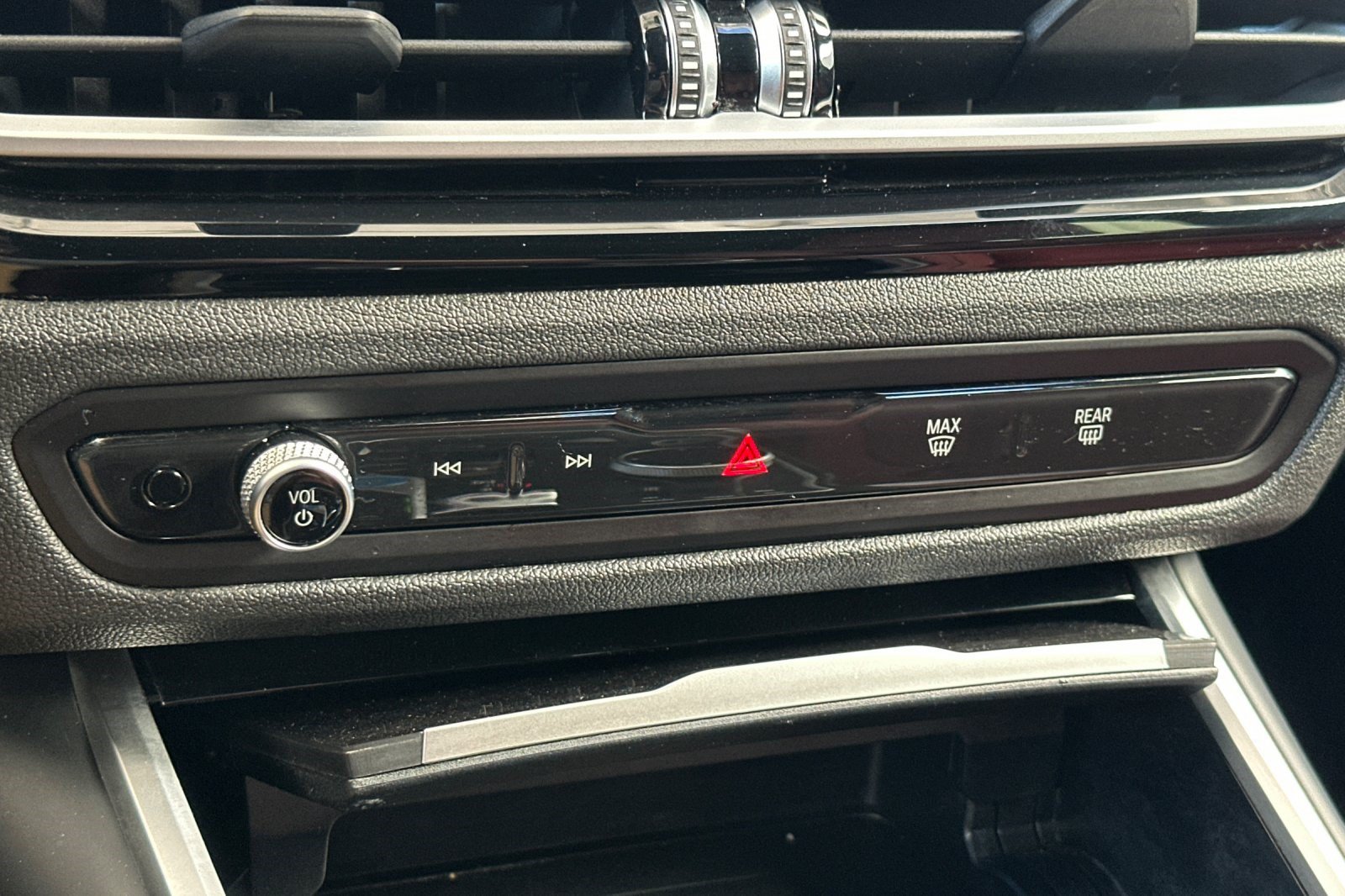 Certified 2024 BMW i4 eDrive35 w/ Convenience Package RWD image 26