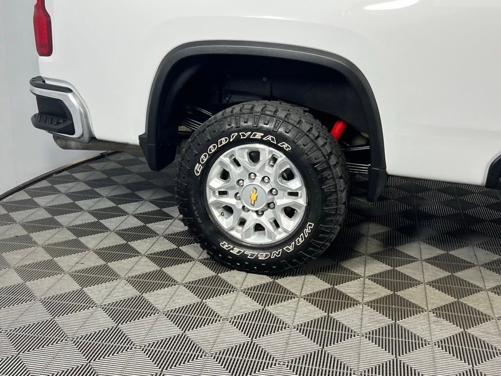 Used 2024 Chevrolet Silverado 3500 LT image 17