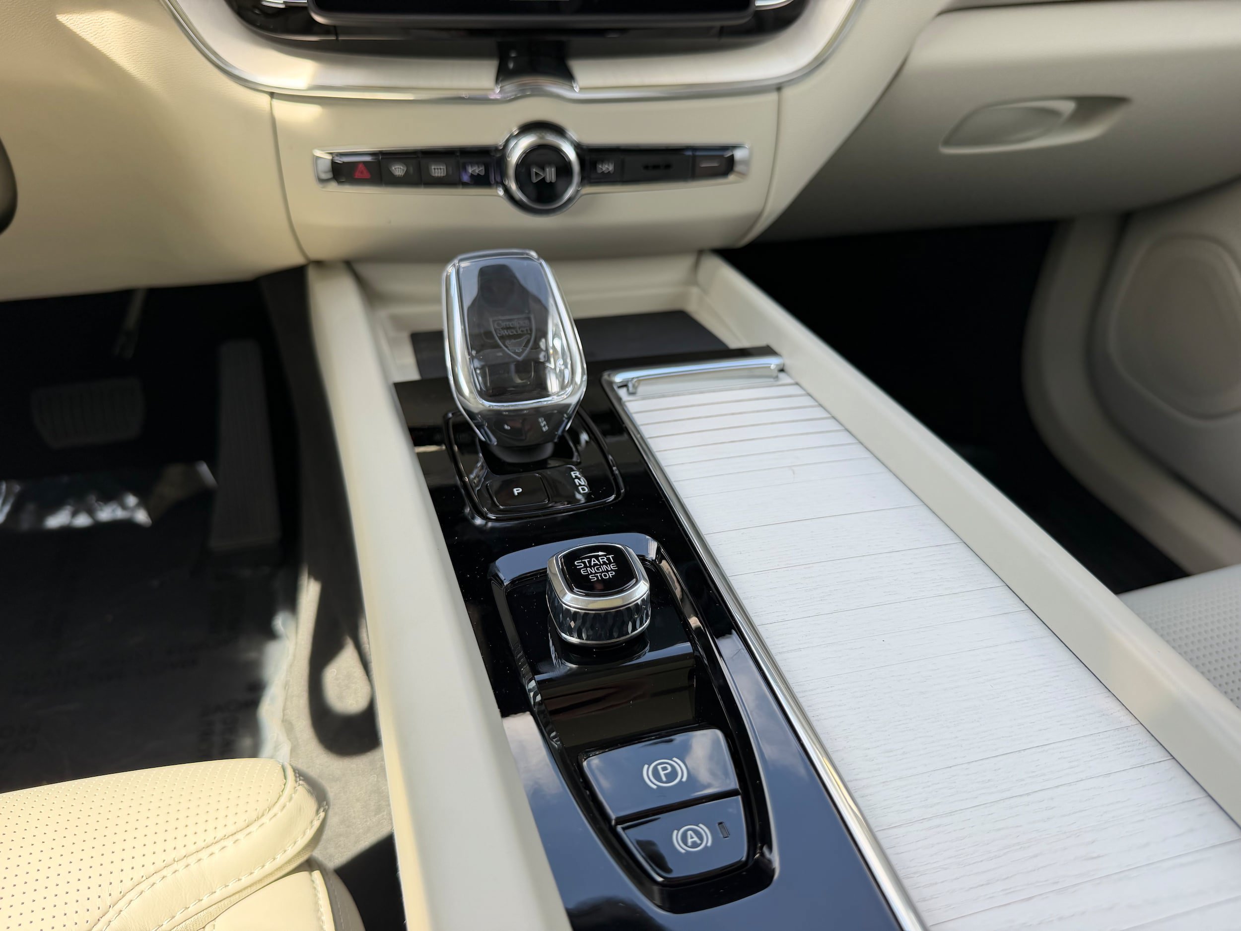 New 2026 Volvo XC60 T8 Ultra w/ Protection Package Premier AWD/4WD image 12