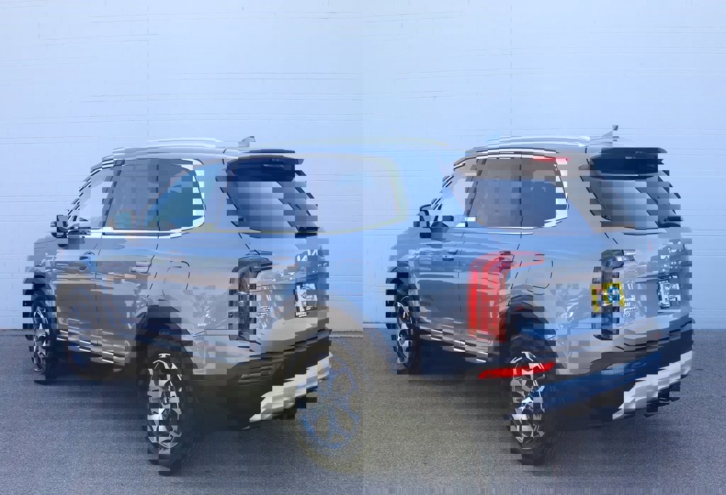 Used 2022 Kia Telluride EX image 2