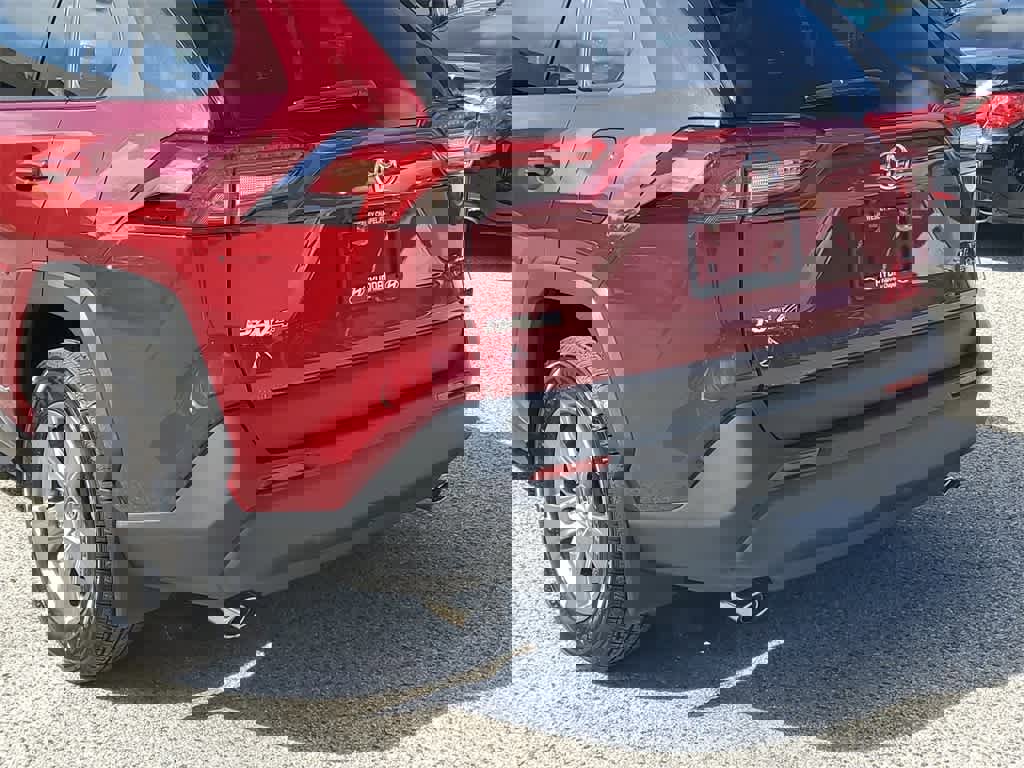 Used 2025 Toyota RAV4 XLE w/ Convenience Package image 8