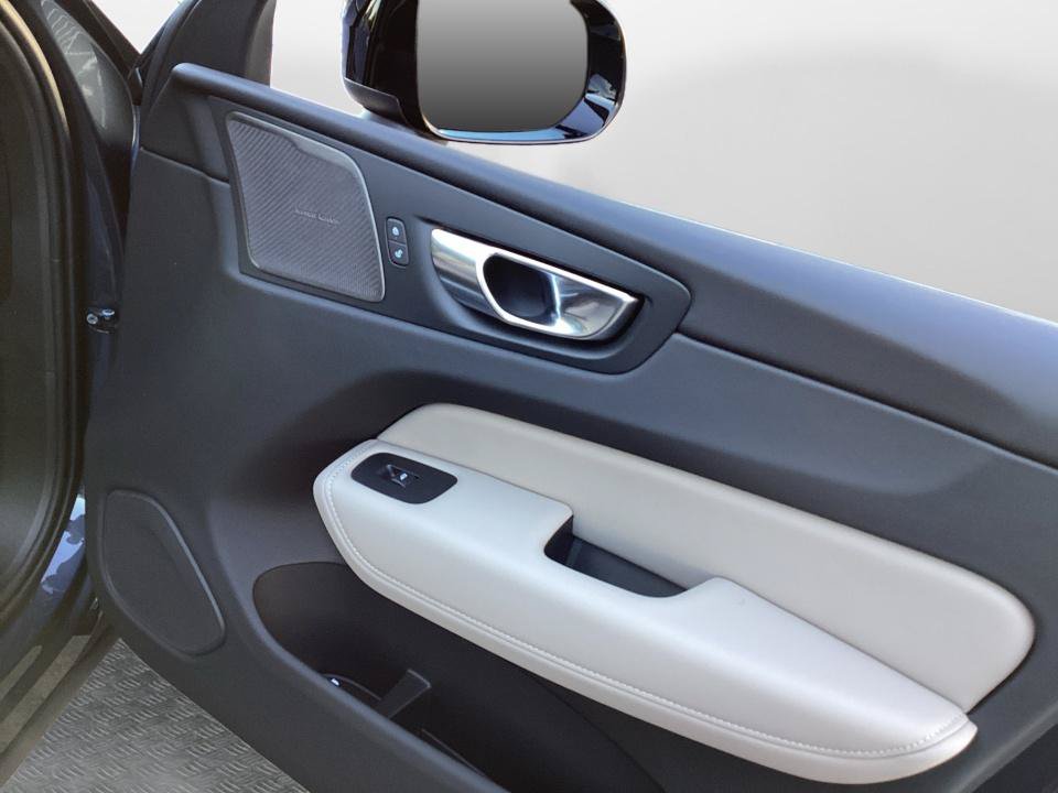 New 2027 Volvo XC60 B5 Plus AWD/4WD image 31