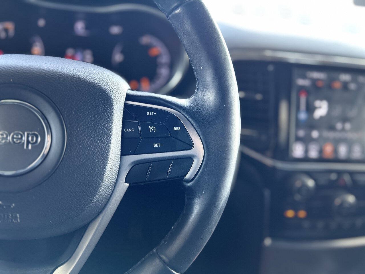 Used 2019 Jeep Grand Cherokee Altitude AWD/4WD image 55