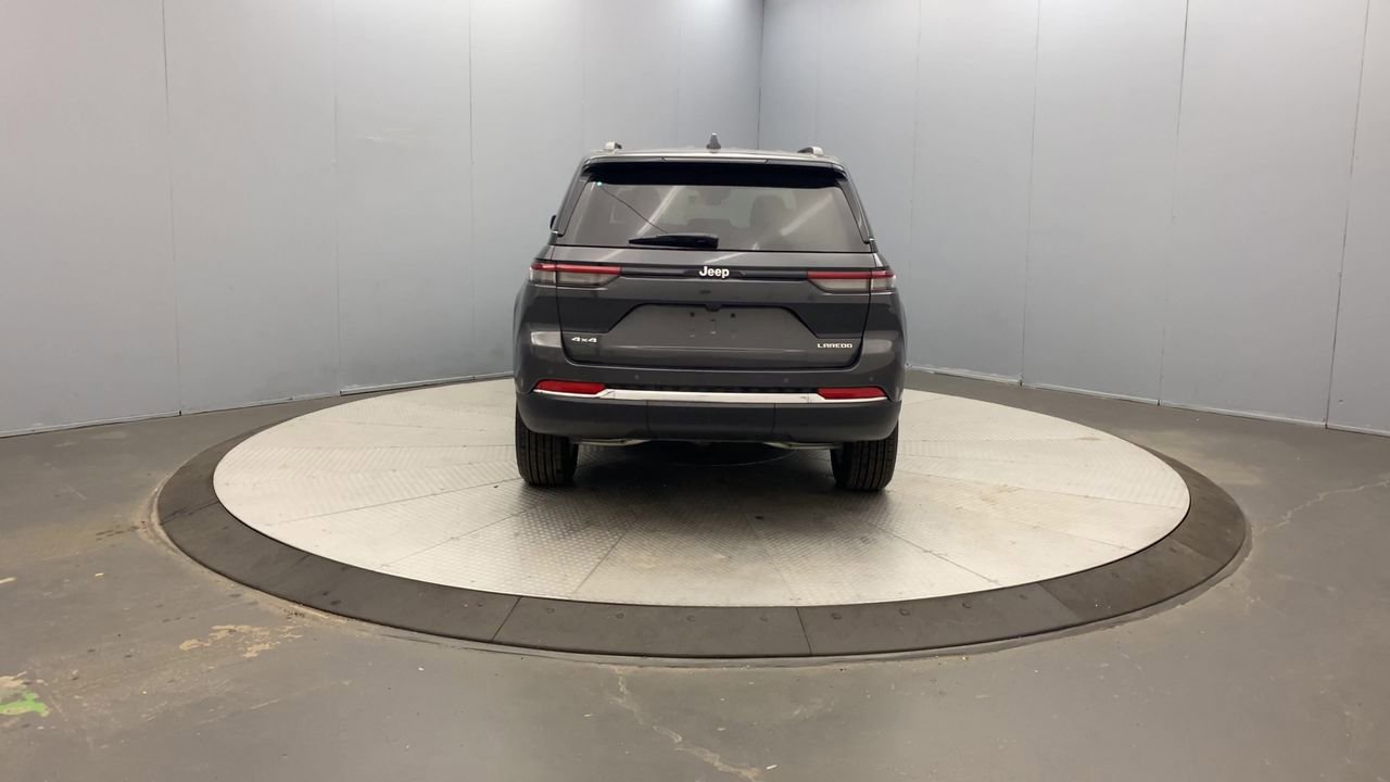 New 2025 Jeep Grand Cherokee Laredo X w/ Luxury Tech Group I AWD/4WD image 4