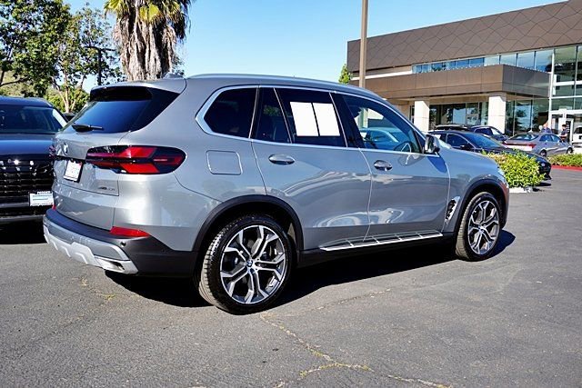Used 2026 BMW X5 sDrive40i image 9