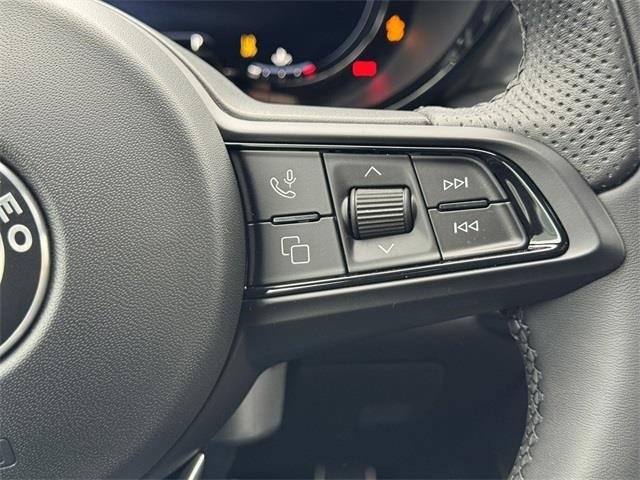 New 2025 Alfa Romeo Tonale w/ Premium Package image 19