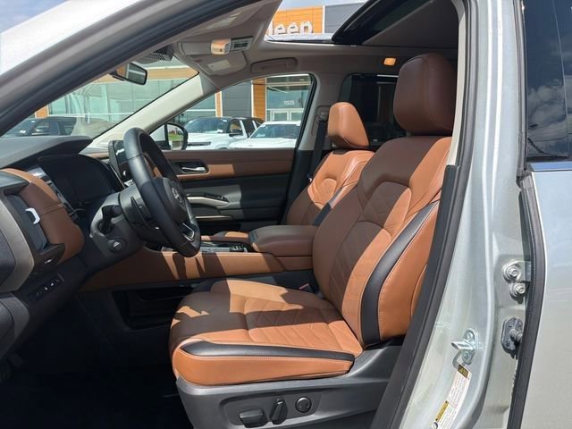 Used 2025 Nissan Pathfinder Platinum w/ Cargo Package AWD/4WD image 23