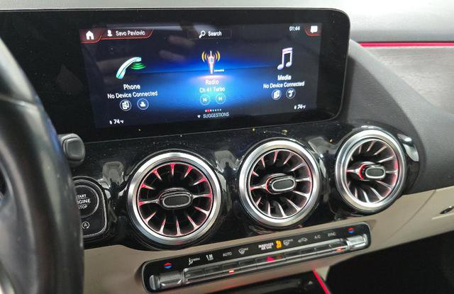 Used 2022 Mercedes-Benz GLA 250 4MATIC w/ Premium Package Lite image 11