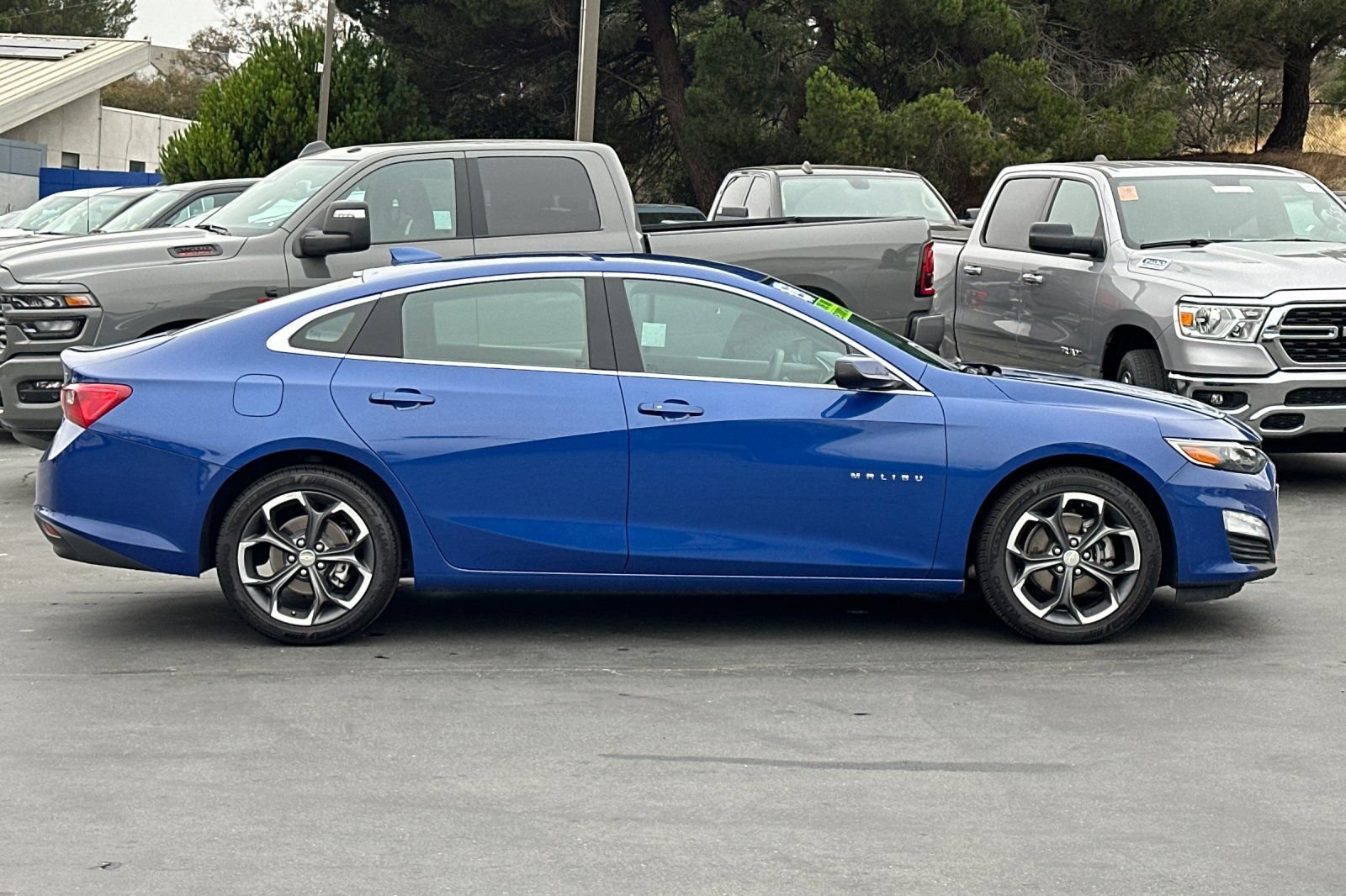 Used 2023 Chevrolet Malibu LT FWD image 3