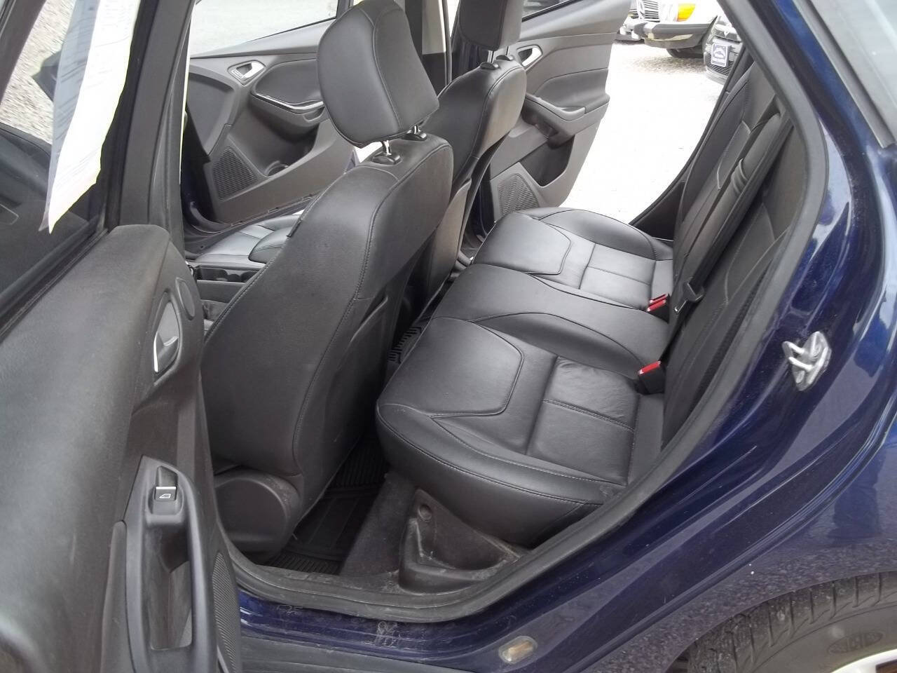 Used 2016 Ford Focus Titanium w/ Titanium Cold Weather Package FWD image 7