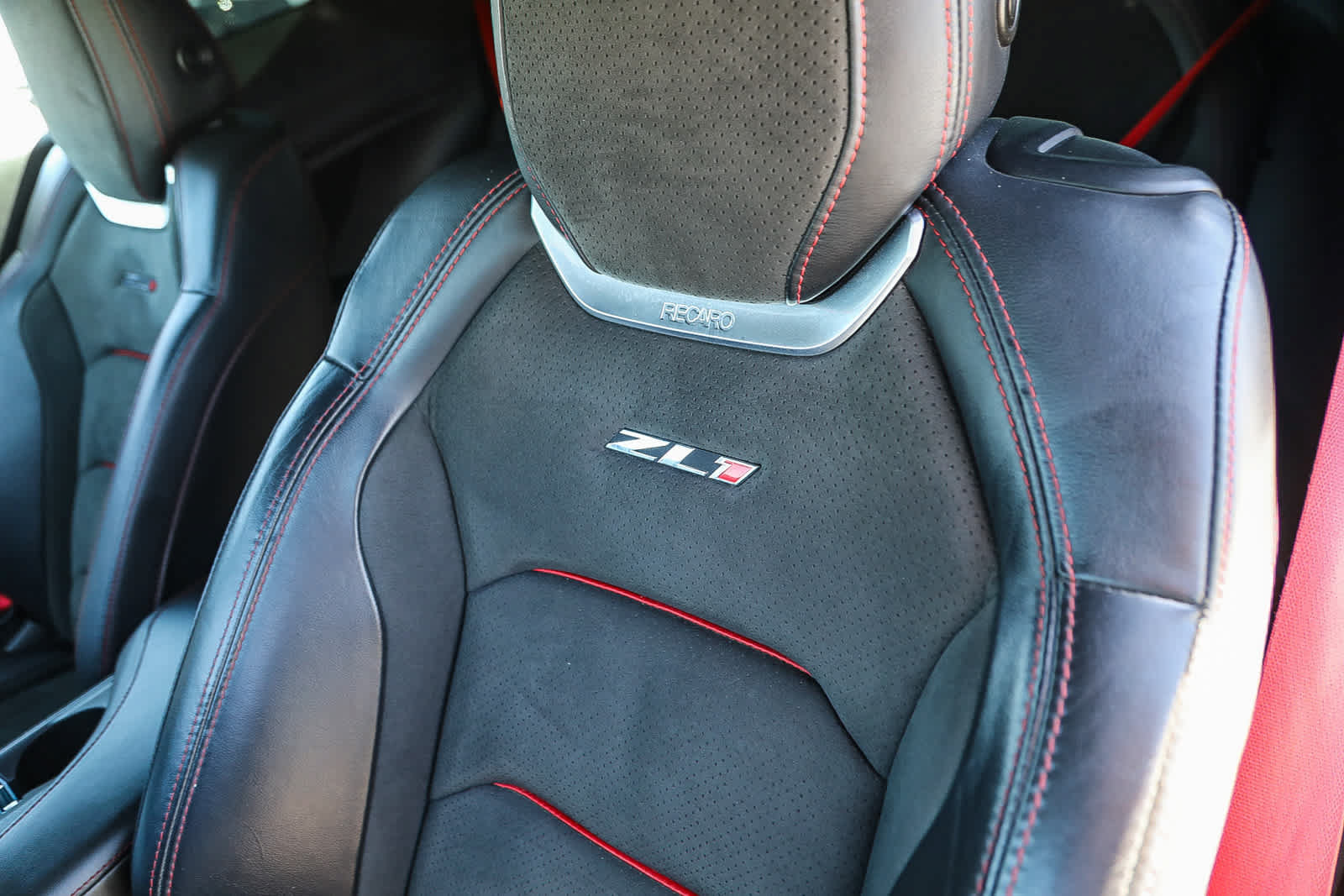 Used 2018 Chevrolet Camaro ZL1 RWD image 25