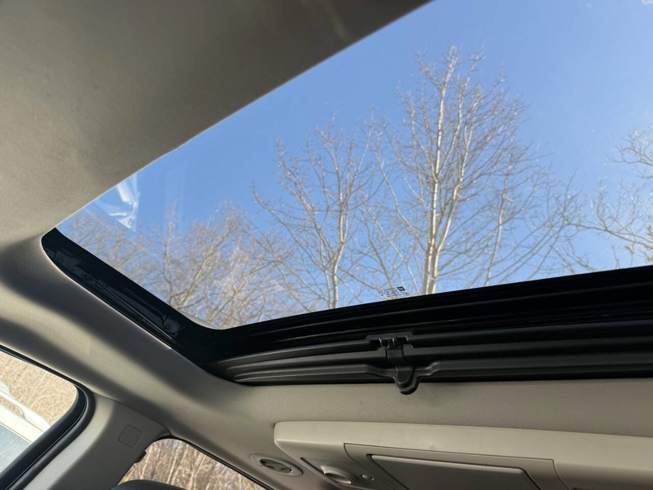 Used 2015 GMC Acadia SLT image 17