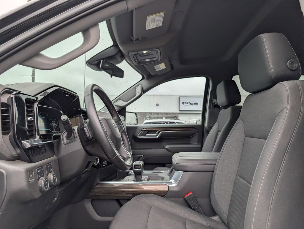 Used 2023 Chevrolet Silverado 1500 LT Trail Boss AWD/4WD image 9