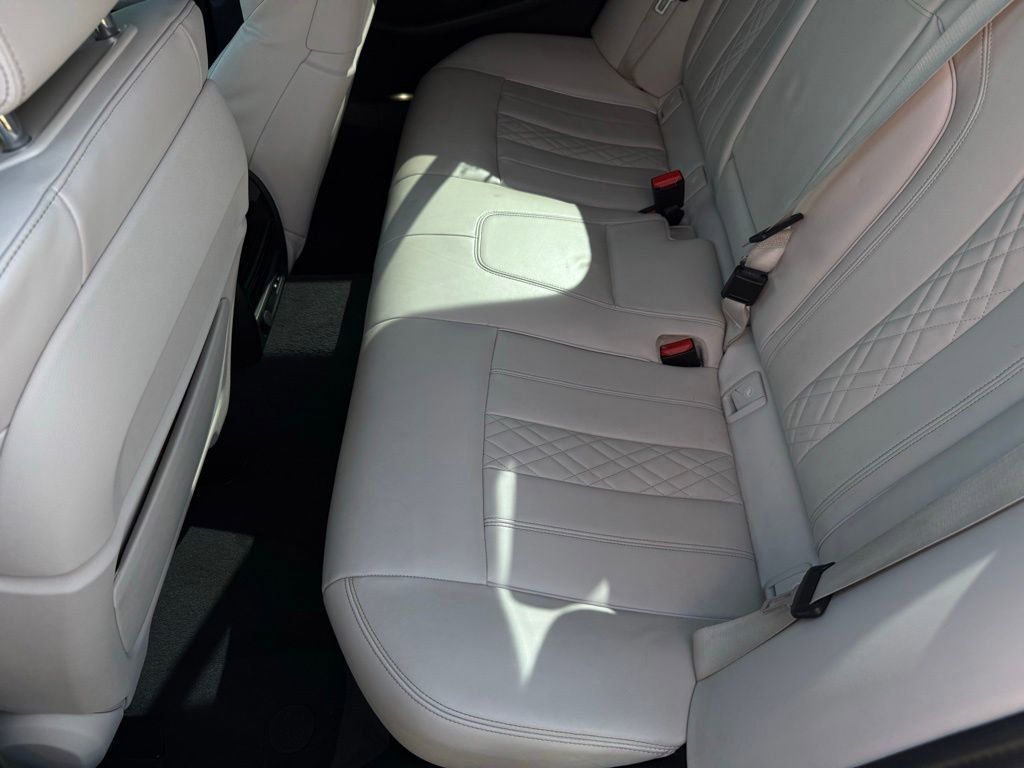 Used 2023 BMW 530e w/ Premium Package RWD image 12
