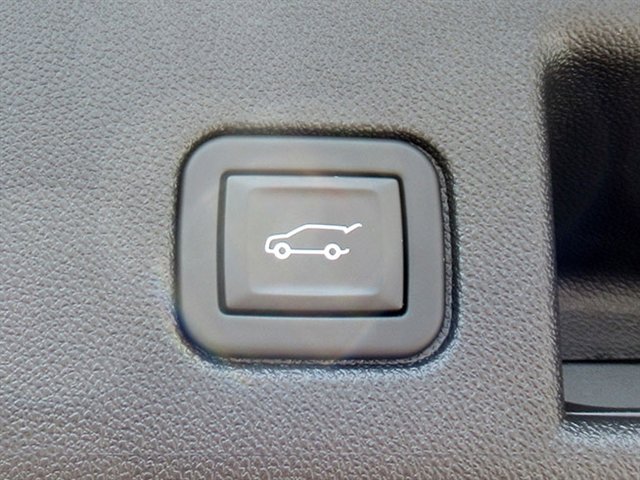 Used 2023 Chevrolet Equinox LT w/ Driver Convenience Package image 11